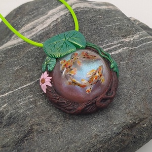 Koi medál, Aranyhal tavacska, Vízcsepp medál, Miniatűr koi ponty, Egyedi figurás ékszer, Ékszer, Nyaklánc, Medálos nyaklánc, Ékszerkészítés, MESKA