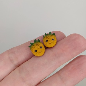 Baby Groot bedugós fülbevaló - ékszer - fülbevaló - pötty fülbevaló - Meska.hu