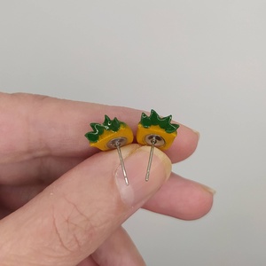 Baby Groot bedugós fülbevaló - ékszer - fülbevaló - pötty fülbevaló - Meska.hu