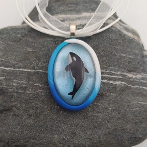 Orca medál, Orca tavacska, Vízcsepp medál, Miniatűr gyilkos bálna, Egyedi figurás ékszer - Meska.hu
