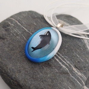 Orca medál, Orca tavacska, Vízcsepp medál, Miniatűr gyilkos bálna, Egyedi figurás ékszer - ékszer - nyaklánc - medálos nyaklánc - Meska.hu