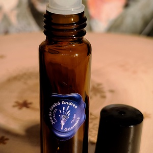 Orvosi levendula illóolaj, 100 % tisztaságú, 5 ml - szépségápolás - dezodor & parfüm - Meska.hu