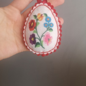 Kalocsai mintás filc tojásfa díszek - otthon & életmód - konyhafelszerelés, tálalás - konyhai dekoráció - konyhai dísz - Meska.hu