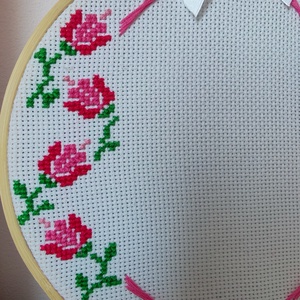 Keresztszemes hímzett fényképtartó keret - otthon & életmód - dekoráció - kép & falikép - képkeret - Meska.hu