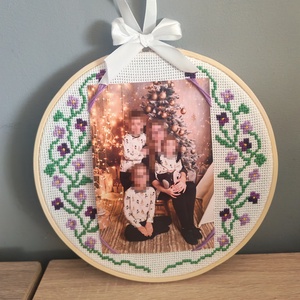 Keresztszemes hímzett fényképtartó keret - otthon & életmód - dekoráció - kép & falikép - képkeret - Meska.hu