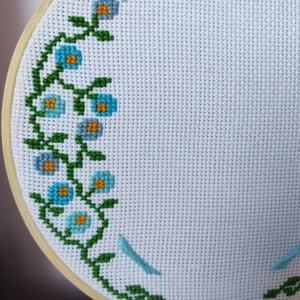 Keresztszemes hímzett fényképtartó keret - otthon & életmód - dekoráció - kép & falikép - képkeret - Meska.hu