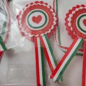 Filc kokárda - szívecskés - Meska.hu