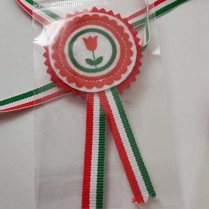 Filc kokárda - tulipános - Meska.hu
