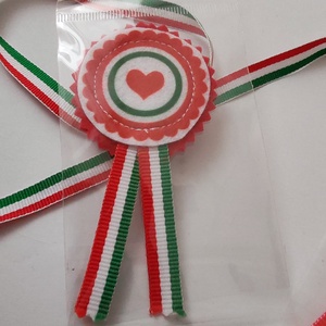 Filc kokárda - szívecskés - ékszer - kitűző és bross - Meska.hu