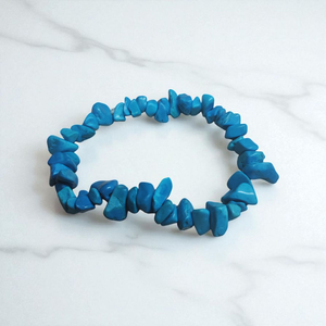 Festett Howlit szemcsés ásványkarkötő, Ékszer, Karkötő, Ásványkarkötő, Ékszerkészítés, Gyöngyfűzés, gyöngyhímzés, MESKA