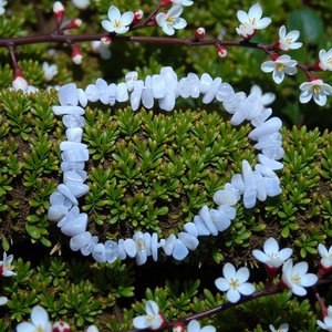 Kalcedon szemcsés ásványkarkötő - ékszer - karkötő - ásványkarkötő - Meska.hu