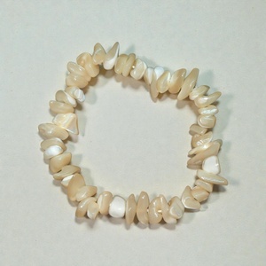 Gyöngyház tört kagylós karkötő - Meska.hu