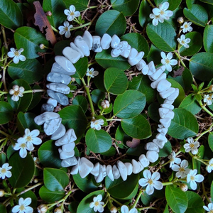 Howlit szemcsés ásványkarkötő - Meska.hu