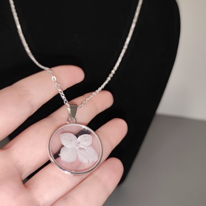 Fehér szárított virágos nyakl�nc  - ékszer - nyaklánc - medálos nyaklánc - Meska.hu