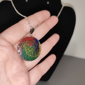 Szivárvány színű nyaklánc , Ékszer, Nyaklánc, Medálos nyaklánc, Mindenmás, Szépséges szivárvány színben pompázó nyakláncot hoztam nektek., MESKA
