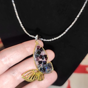 Pillangó nyaklánc fekete szivekkel - ékszer - nyaklánc - medálos nyaklánc - Meska.hu