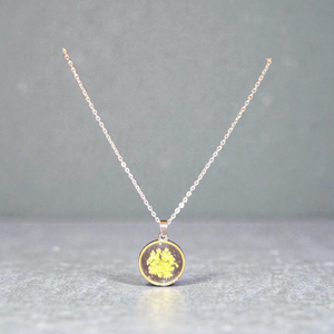 Sárga szárított virágos nyakl�nc  - Meska.hu