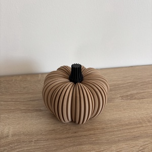 3D nyomtatott fa hatású bordázott tök - kellékek & szerszámok - dekorációs kellékek - őszi dekor - őszi dekortök - Meska.hu 3D nyomtatott fa hatású bordázott tök - kellékek & szerszámok - dekorációs kellékek - őszi dekor - őszi dekortök - Meska.hu