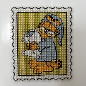 Garfield hűtő mágnes , Otthon & Életmód, Konyhafelszerelés, tálalás, Konyhai dekoráció, Hűtőmágnes, Hímzés, MESKA