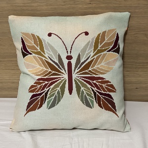 Keresztszemes hímzett pillangós díszpárna � kézműves lakásdekor, Otthon & Életmód, Lakástextil, Párna & Párnahuzat, Díszpárna (belsővel együtt), Hímzés, Varrás, MESKA