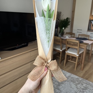 Apró kedvesség - 1 szál virág díszcsomagolásban - otthon & életmód - virágdekoráció - virágok - szálas virág - Meska.hu