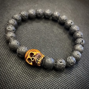 Skull - lávakő karkötő koponyával - ékszer - karkötő - ásványkarkötő - Meska.hu