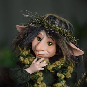 Vándor kobold: NEPOMUK - porcelán, mozgatható  - otthon & életmód - dekoráció - manók - Meska.hu