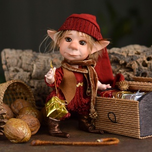 Karácsonyi mini porcelán mozgatható kobold - LÓCI - karácsony - karácsonyi lakásdekoráció - karácsonyi manók, figurák - Meska.hu