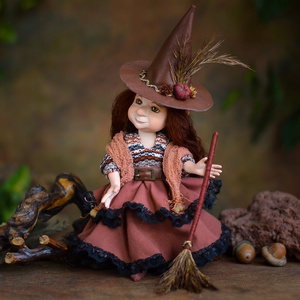 Bűbájos boszorkány: BERTA - porcelán, mozgatható - Meska.hu