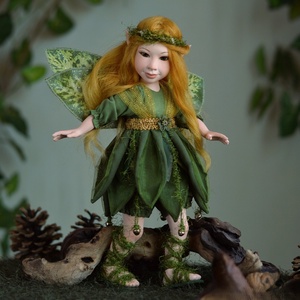Zöld levéltündér: DOTTI - porcelán, mozgatható, Otthon & Életmód, Dekoráció, Dísztárgy, Baba-és bábkészítés, Szobrászat, MESKA