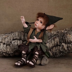 Kulcsos manócska: FLÓRIS - porcelán, mozgatható , Otthon & Életmód, Dekoráció, Manók, Baba-és bábkészítés, Szobrászat, MESKA