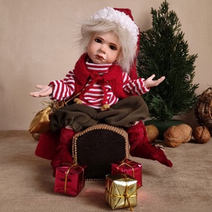 Karácsonyi manócska: TICIÁN - porcelán, mozgatható, Karácsony, Karácsonyi lakásdekoráció, Karácsonyi manók, figurák, Baba-és bábkészítés, Szobrászat, MESKA