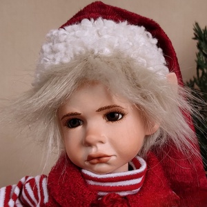 Karácsonyi manócska: TICIÁN - porcelán, mozgatható - karácsony - karácsonyi lakásdekoráció - karácsonyi manók, figurák - Meska.hu