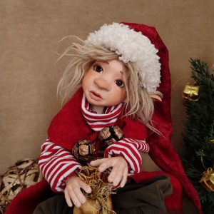 Karácsonyi manó: ÁGOSTON - porcelán, mozgatható  - karácsony - karácsonyi lakásdekoráció - karácsonyi manók, figurák - Meska.hu