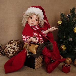 Karácsonyi manó: ÁGOSTON - porcelán, mozgatható  - karácsony - karácsonyi lakásdekoráció - karácsonyi manók, figurák - Meska.hu