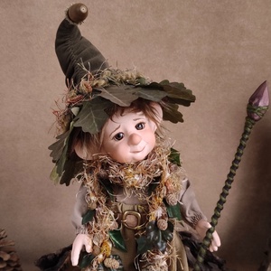 Kis vadász manó: GÁSPÁR - porcelán, mozgatható  - otthon & életmód - dekoráció - manók - Meska.hu