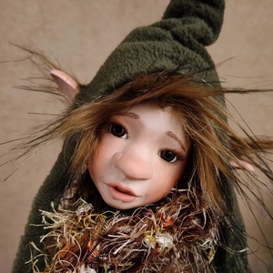 Túrázó kobold: DELDRIAN - porcelán, mozgatható  - otthon & életmód - dekoráció - manók - Meska.hu