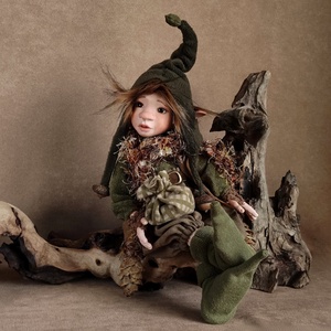 Túrázó kobold: DELDRIAN - porcelán, mozgatható  - otthon & életmód - dekoráció - manók - Meska.hu