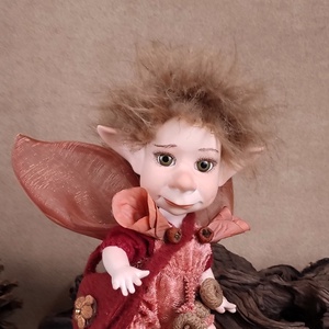 Röp-röp TOTÓKA - mini porcelán kobold, mozgatható - otthon & életmód - dekoráció - asztal és polc dekoráció - asztaldísz - Meska.hu