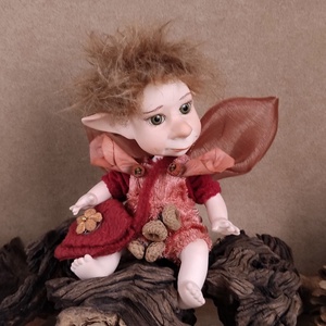 TOTÓKA akasztós - mini porcelán kobold, mozgatható - otthon & életmód - dekoráció - asztal és polc dekoráció - asztaldísz - Meska.hu