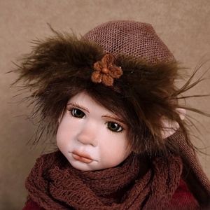 Kis csúzlis manó: PATRIK - porcelán, mozgatható  - otthon & életmód - dekoráció - manók - Meska.hu