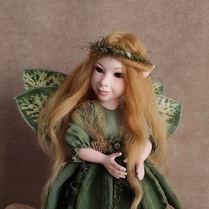 Zöld levéltündér: DOTTI - porcelán, mozgatható - otthon & életmód - dekoráció - dekoratív figurák és szobrok - Meska.hu