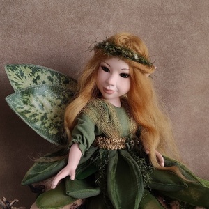 Zöld levéltündér: DOTTI - porcelán, mozgatható - otthon & életmód - dekoráció - dekoratív figurák és szobrok - Meska.hu