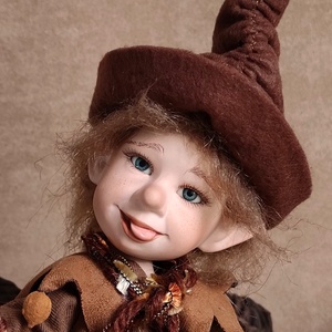 DOMINIK - mini horgász manócska pecabottal - porcelán, mozgatható - otthon & életmód - dekoráció - dekoratív figurák és szobrok - Meska.hu