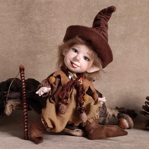 DOMINIK - mini horgász manócska pecabottal - porcelán, mozgatható - otthon & életmód - dekoráció - dekoratív figurák és szobrok - Meska.hu