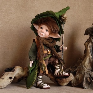 Kis vándor kobold: HAREN - porcelán, 9 ponton mozgatható - Meska.hu