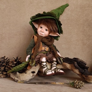 Kis vándor kobold: HAREN - porcelán, 9 ponton mozgatható - otthon & életmód - dekoráció - dekoratív figurák és szobrok - Meska.hu