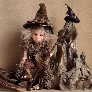 JASSINDEL - kis vadász kobold, 9 ponton mozgatható porcelán testű figura - Meska.hu