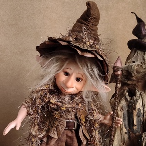 JASSINDEL - kis vadász kobold, 9 ponton mozgatható porcelán testű figura - otthon & életmód - dekoráció - dekoratív figurák és szobrok - Meska.hu