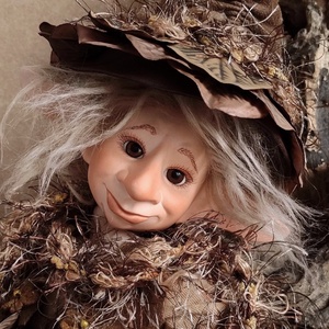 JASSINDEL - kis vadász kobold, 9 ponton mozgatható porcelán testű figura - otthon & életmód - dekoráció - dekoratív figurák és szobrok - Meska.hu